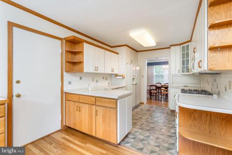 7003 Kingfisher Ln, Lanham, MD 20706 photo 9