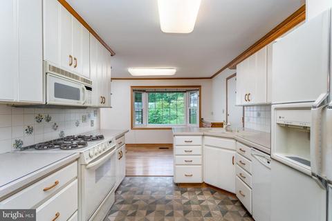 7003 Kingfisher Ln, Lanham, MD 20706 photo 12