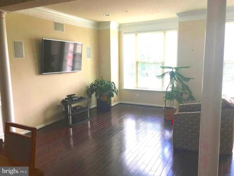 9008 Ruby Lockhart Blvd, Lanham, MD 20706 photo 4