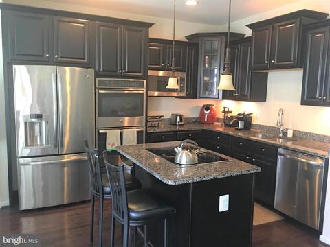 9008 Ruby Lockhart Blvd, Lanham, MD 20706 photo 2