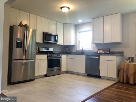 7549 Newberry Ln, Lanham, MD 20706 photo 3