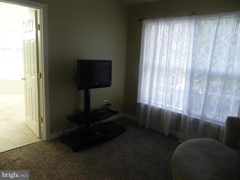8800 Sumner Grove Dr, Laurel, MD 20708 photo 10