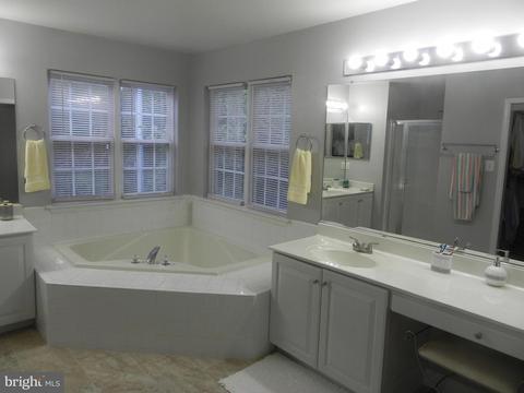 8800 Sumner Grove Dr, Laurel, MD 20708 photo 11