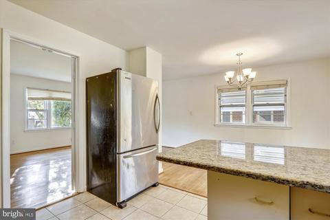 7540 Newberry Ln, Lanham, MD 20706 photo 4