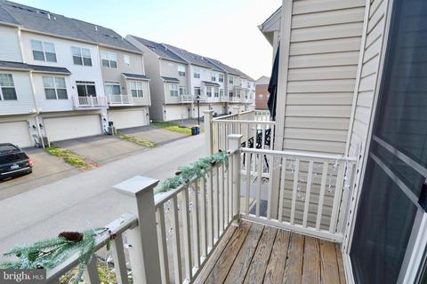 9016 Ruby Lockhart Blvd, Lanham, MD 20706 photo 15