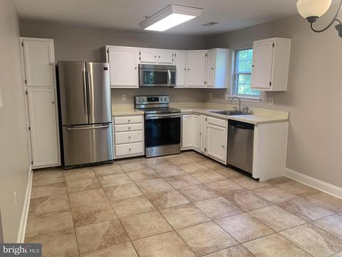 13124 Silver Maple Ct, Bowie, MD 20715 photo 2