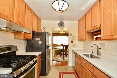 7009 Fitzpatrick Dr, Laurel, MD 20707 photo 3