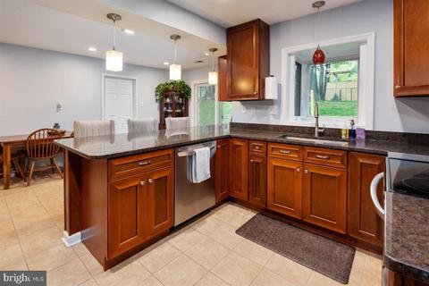 8803 Gramercy Ln, Laurel, MD 20708 photo 11
