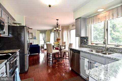 8904 Admiral Dr, Laurel, MD 20708 photo 11
