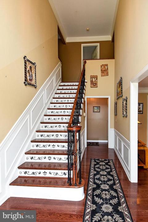 8904 Admiral Dr, Laurel, MD 20708 photo 6