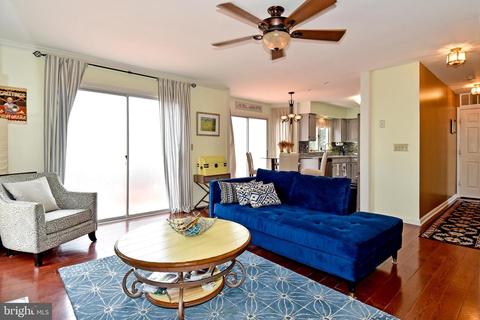 8904 Admiral Dr, Laurel, MD 20708 photo 17