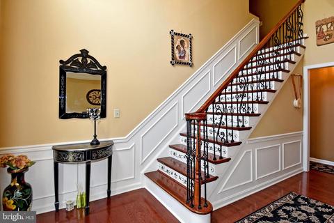 8904 Admiral Dr, Laurel, MD 20708 photo 5