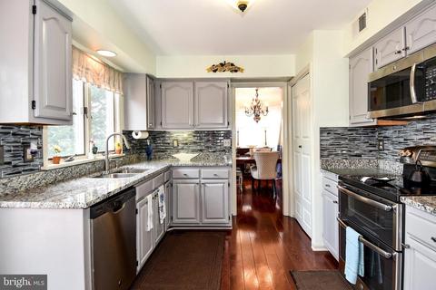 8904 Admiral Dr, Laurel, MD 20708 photo 14