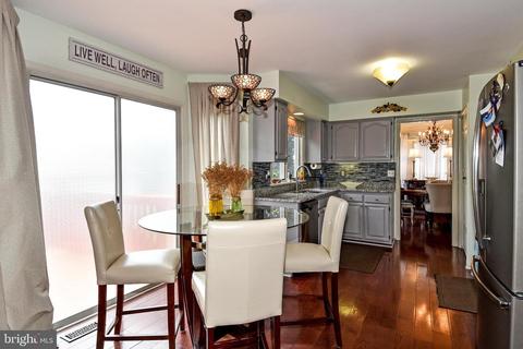 8904 Admiral Dr, Laurel, MD 20708 photo 13
