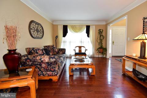 8904 Admiral Dr, Laurel, MD 20708 photo 9