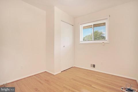 9201 Rolling View Dr, Lanham, MD 20706 photo 17