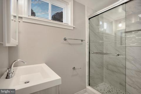 9201 Rolling View Dr, Lanham, MD 20706 photo 36