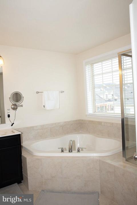 9411 Geaton Park Pl, Lanham, MD 20706 photo 23