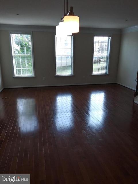9826 Smithview Pl, Lanham, MD 20706 photo 4