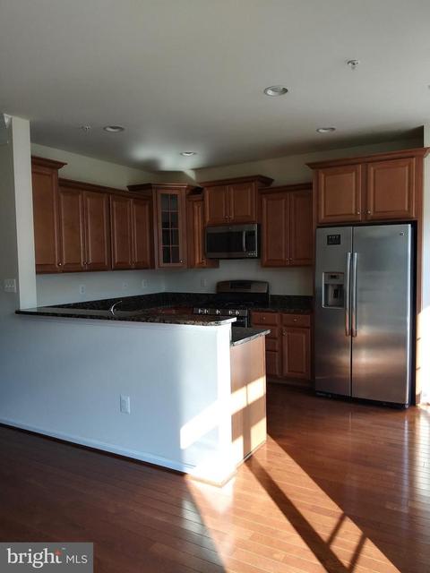 9826 Smithview Pl, Lanham, MD 20706 photo 5