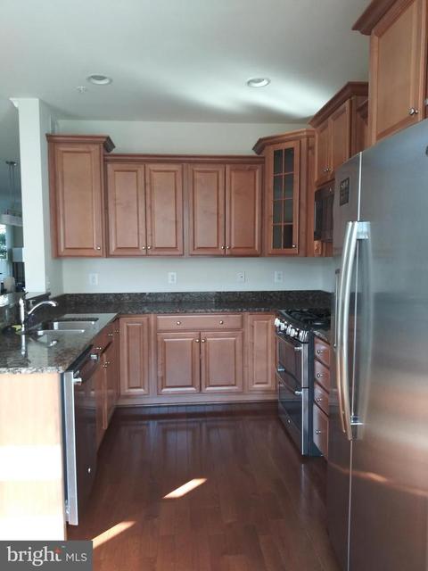9826 Smithview Pl, Lanham, MD 20706 photo 6