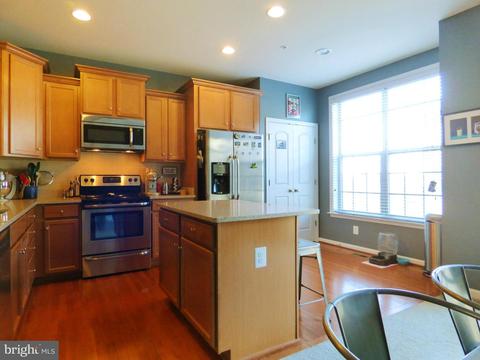 9802 Smithview Pl, Lanham, MD 20706 photo 4
