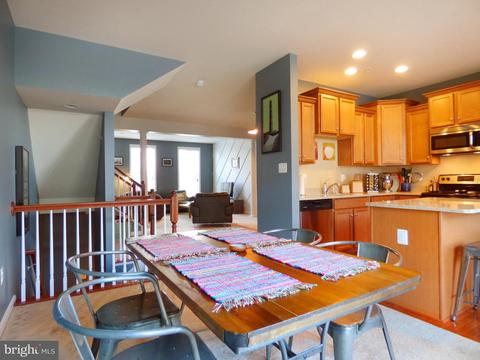 9802 Smithview Pl, Lanham, MD 20706 photo 6