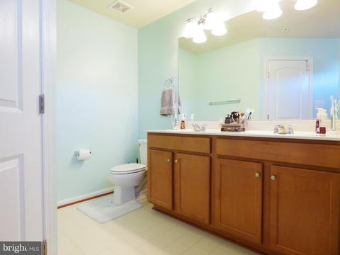 9802 Smithview Pl, Lanham, MD 20706 photo 13