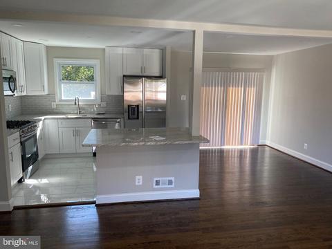 10404 Dee Ln, Clinton, MD 20735 photo 2