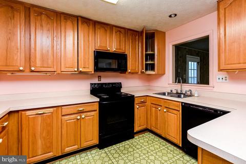 7547 Newberry Ln, Lanham, MD 20706 photo 9