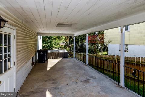 7547 Newberry Ln, Lanham, MD 20706 photo 2
