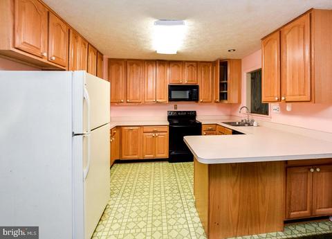 7547 Newberry Ln, Lanham, MD 20706 photo 8