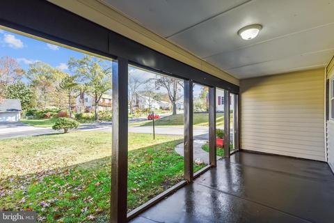 8711 Graystone Ln, Laurel, MD 20708 photo 5