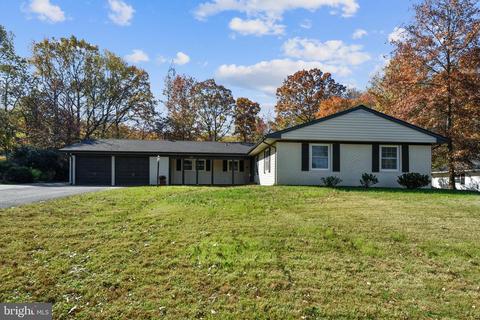 8711 Graystone Ln, Laurel, MD 20708 photo 3