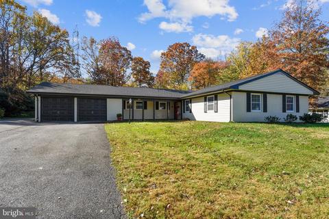 8711 Graystone Ln, Laurel, MD 20708 photo 1