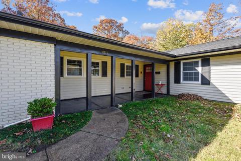 8711 Graystone Ln, Laurel, MD 20708 photo 4