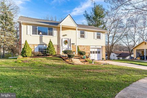8403 N Point Ct, Laurel, MD 20708 photo 4