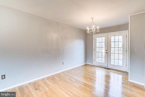 8403 N Point Ct, Laurel, MD 20708 photo 12
