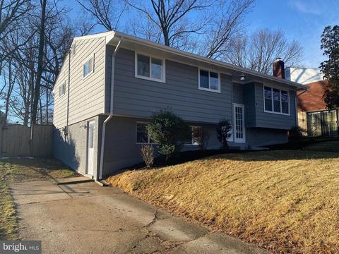 9209 Rolling View Dr, Lanham, MD 20706 photo 3