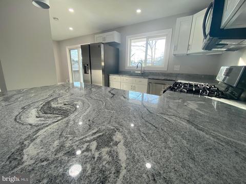 9209 Rolling View Dr, Lanham, MD 20706 photo 12