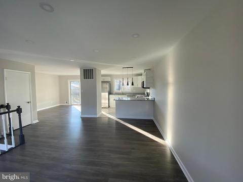 9209 Rolling View Dr, Lanham, MD 20706 photo 8