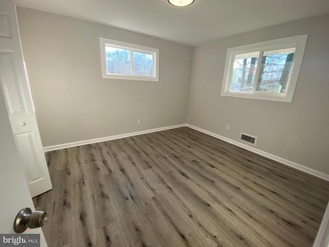 9209 Rolling View Dr, Lanham, MD 20706 photo 17