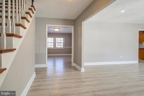 8904 Briardale Ln, Laurel, MD 20708 photo 6
