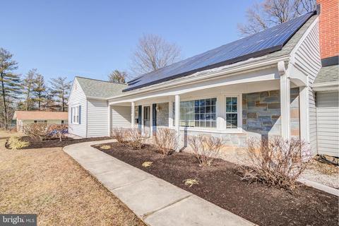 8904 Briardale Ln, Laurel, MD 20708 photo 2