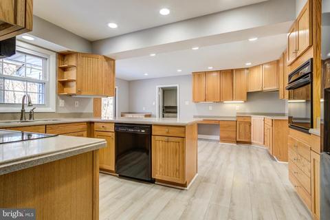 8904 Briardale Ln, Laurel, MD 20708 photo 14