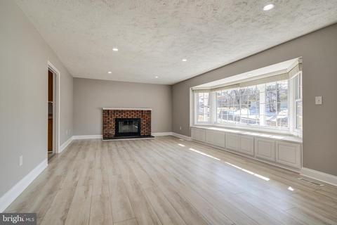 8904 Briardale Ln, Laurel, MD 20708 photo 9