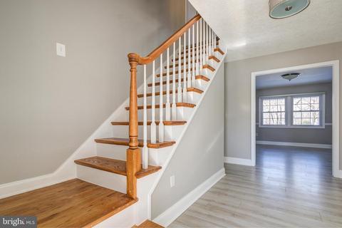 8904 Briardale Ln, Laurel, MD 20708 photo 5