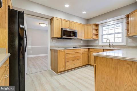 8904 Briardale Ln, Laurel, MD 20708 photo 17