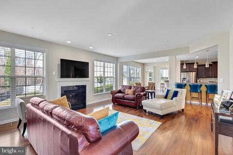 2502 Saint Nicholas Way, Lanham, MD 20706 photo 9