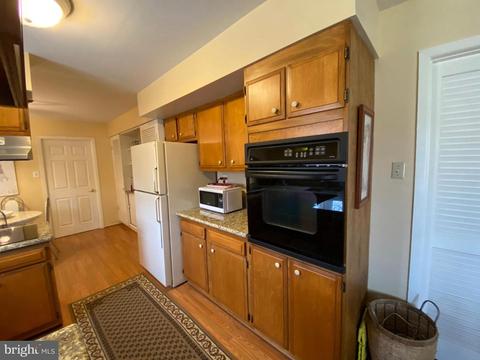 8704 Granite Ln, Laurel, MD 20708 photo 9